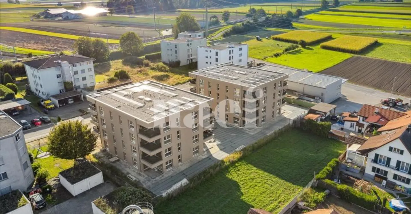 In affitto, spazio commerciale in condizioni grezze al primo piano! - Foto 1 di 9