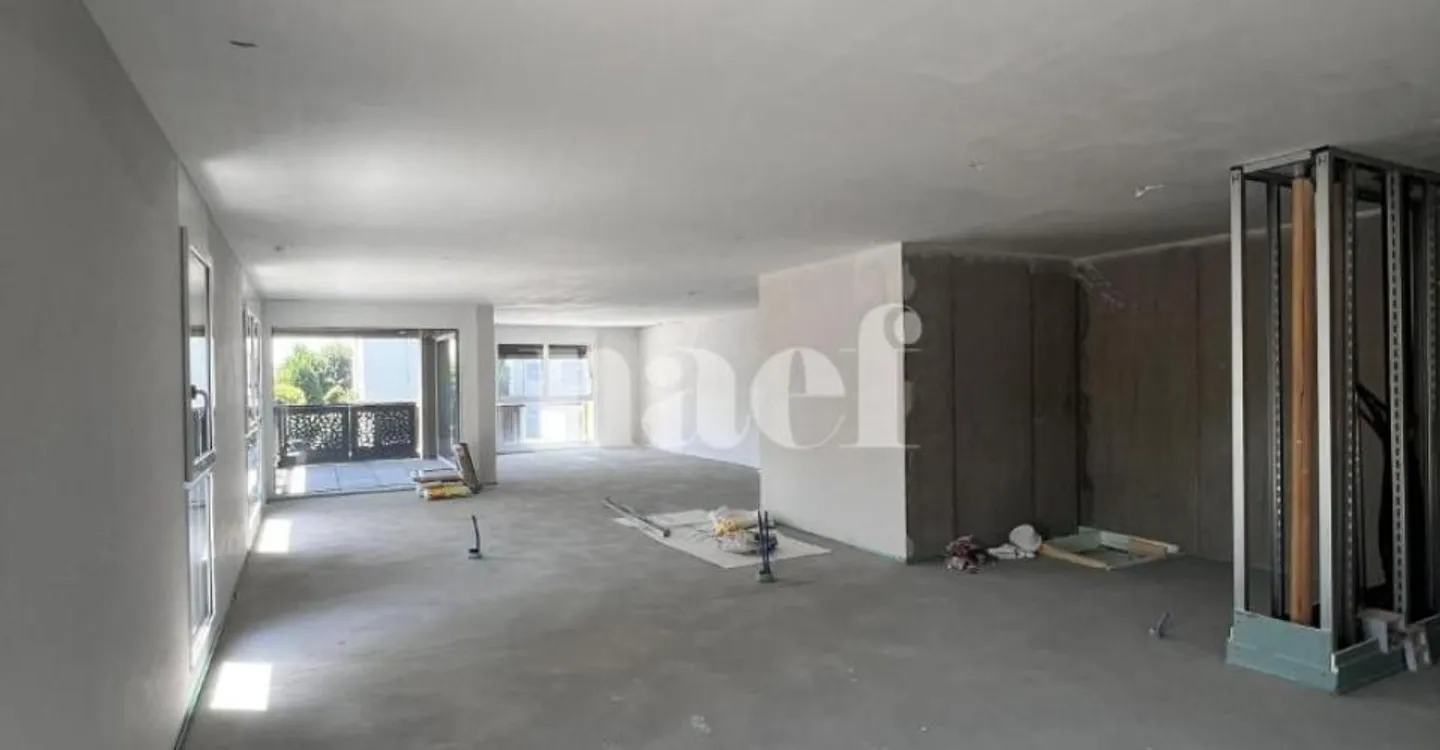 In affitto, spazio commerciale in condizioni grezze al primo piano! - Foto 2 di 9