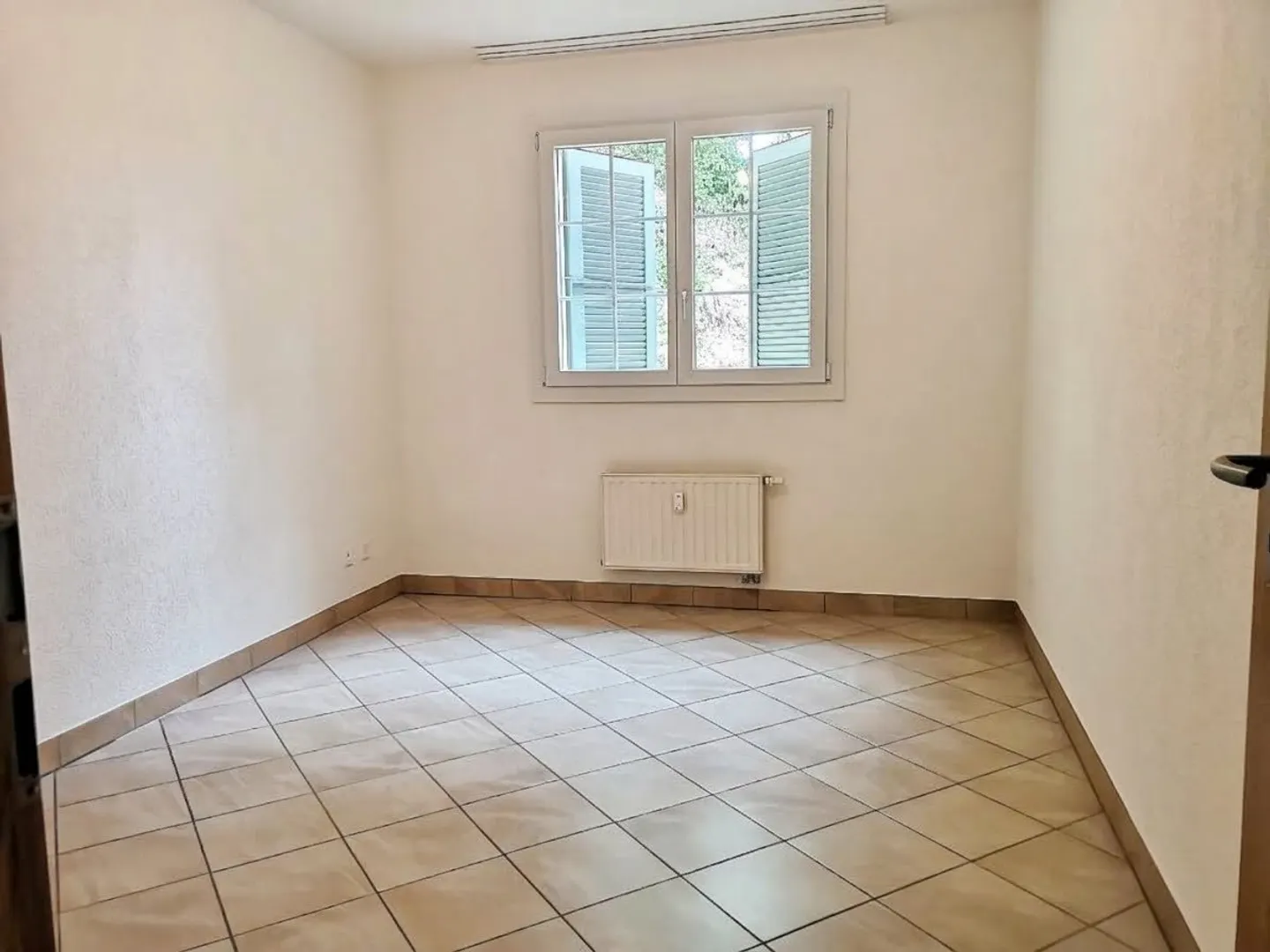 Spacieux appartement de 5.5 pièces à vendre à Soyhières avec grand balcon de 35m2 - Photo 19 sur 26