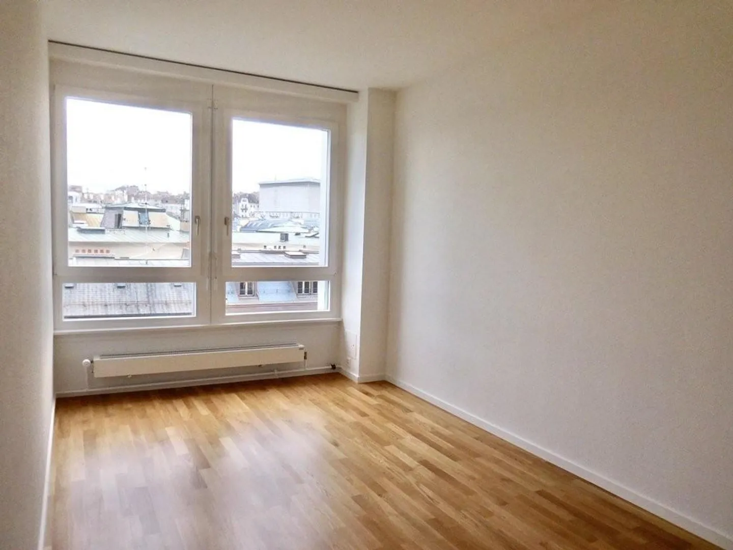 Superb accommodation close to the banking district - Photo 4 of 8