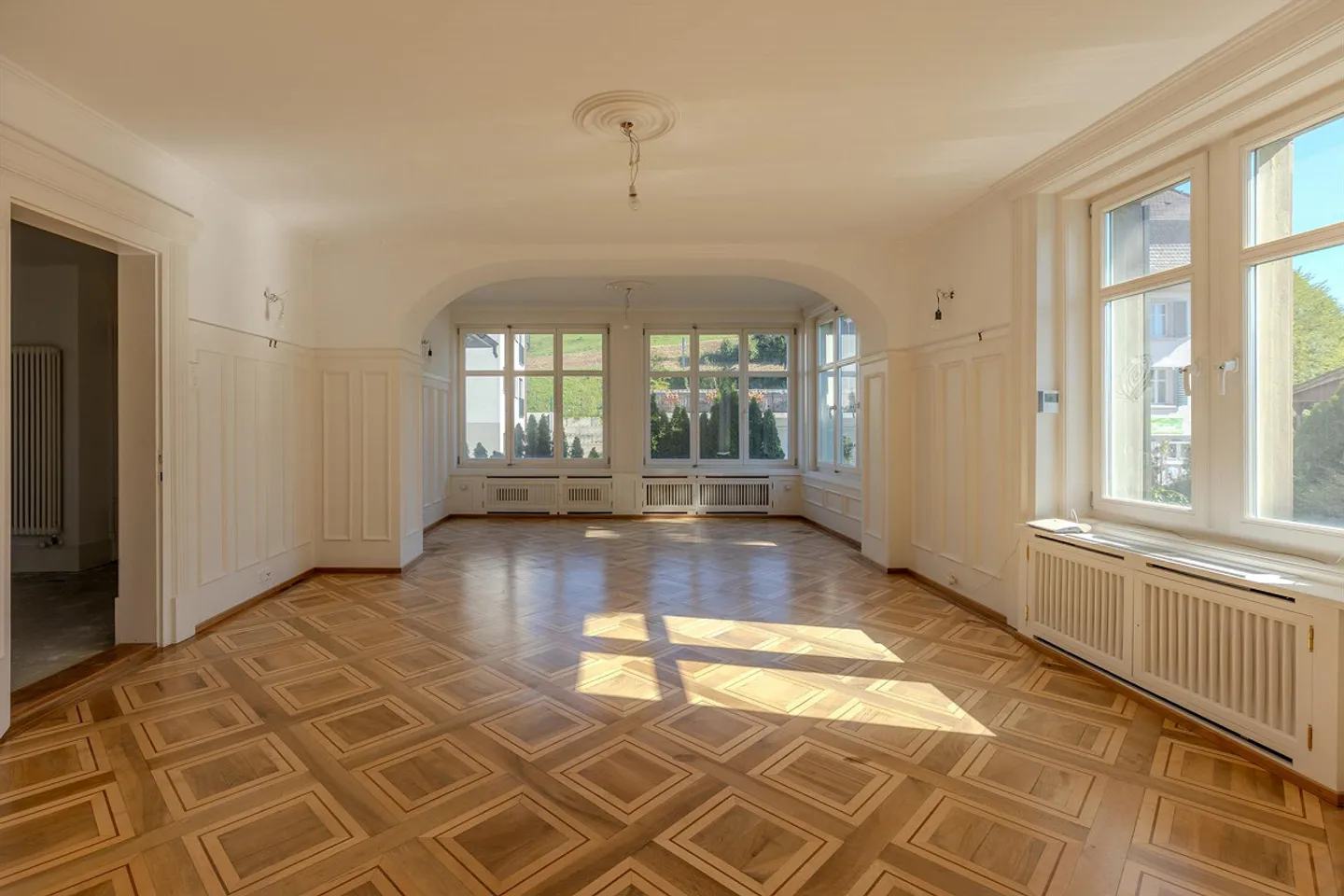 Exklusive Klassizistische Villa  - Residenz und Geschäftssitz - Foto 3 von 7