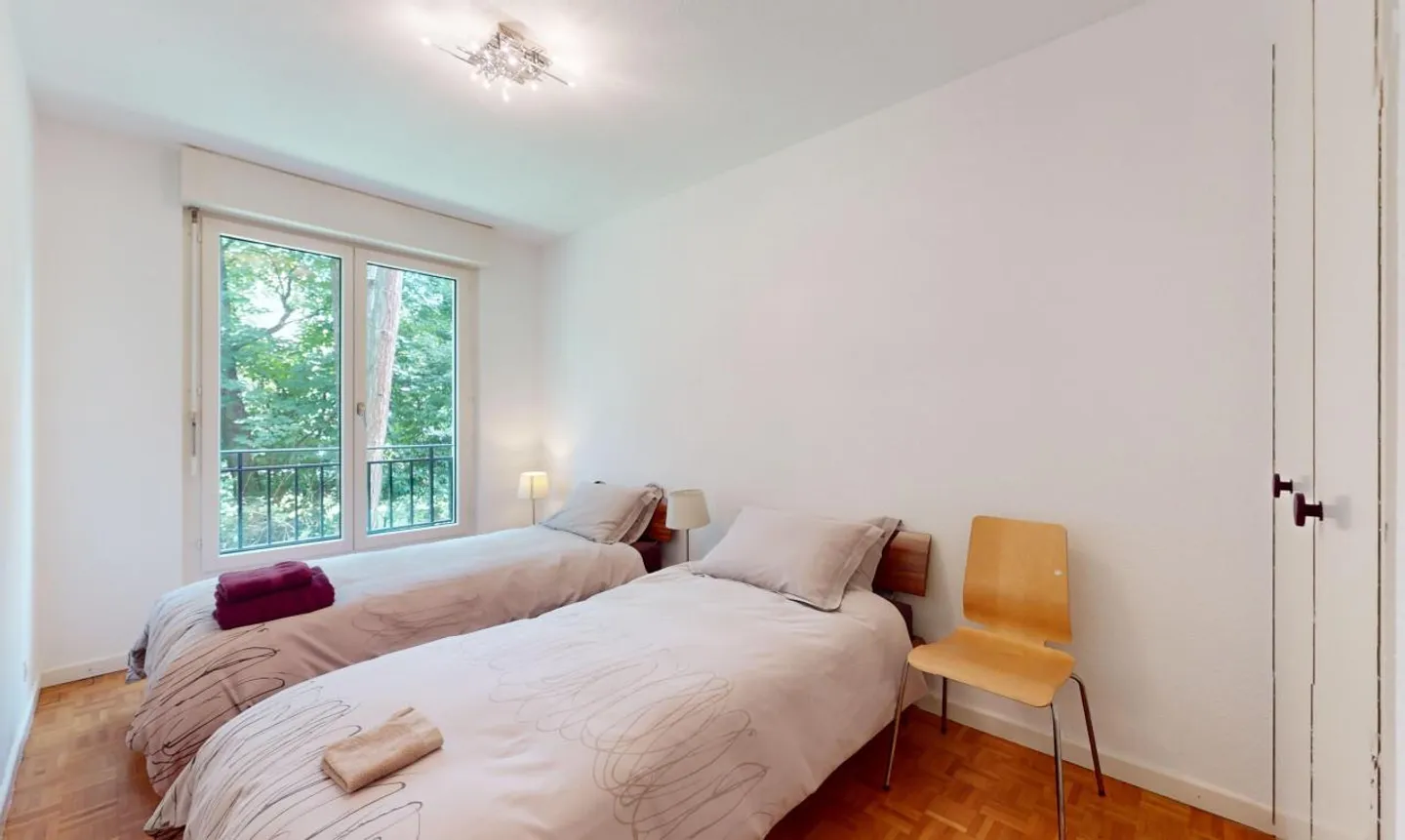 Surrounded by greenery - Photo 9 of 13