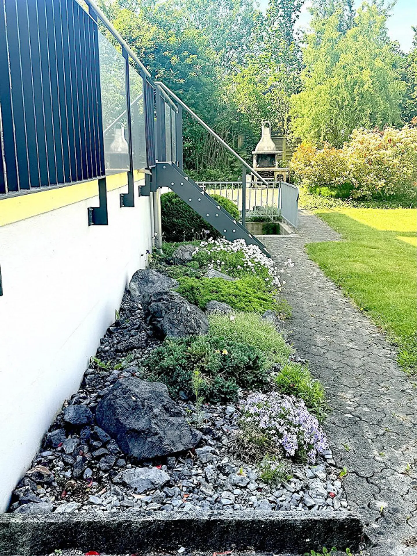 Appartement moderne rénové de 4,5 pièces dans le meilleur emplacement avec vue - Photo 8 sur 9