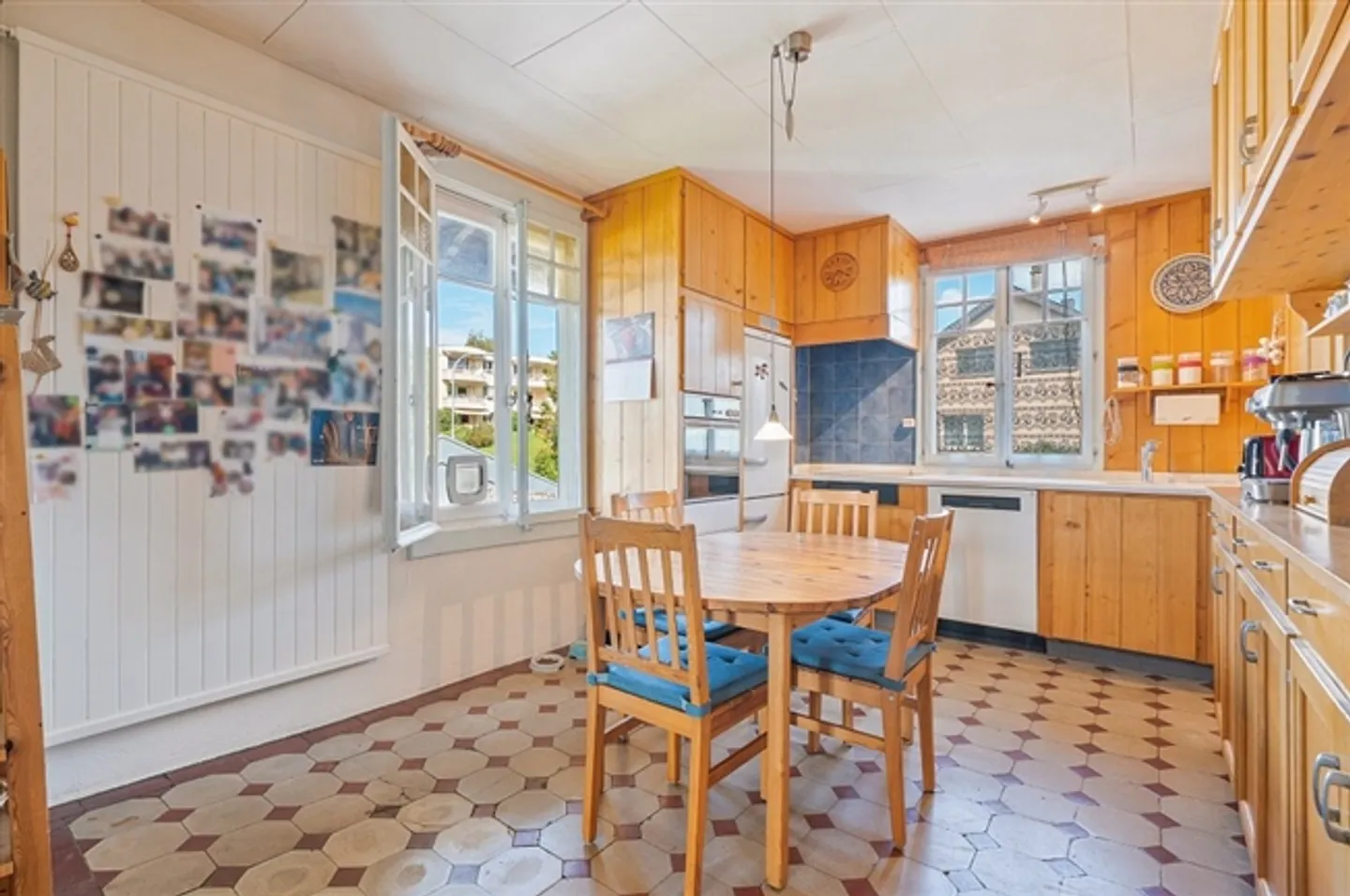 Ideal for large families 11.5-room house - Photo 3 of 13