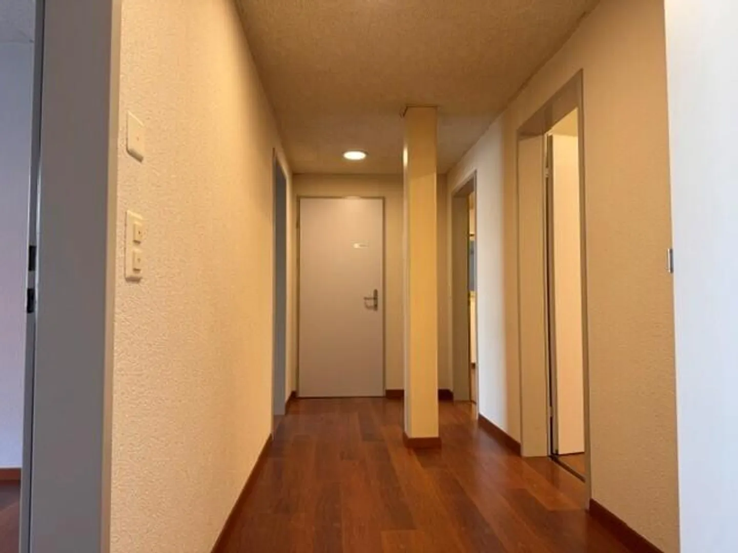 Espaces de bureau/pratique/services à louer à Altdorf - Photo 2 sur 12
