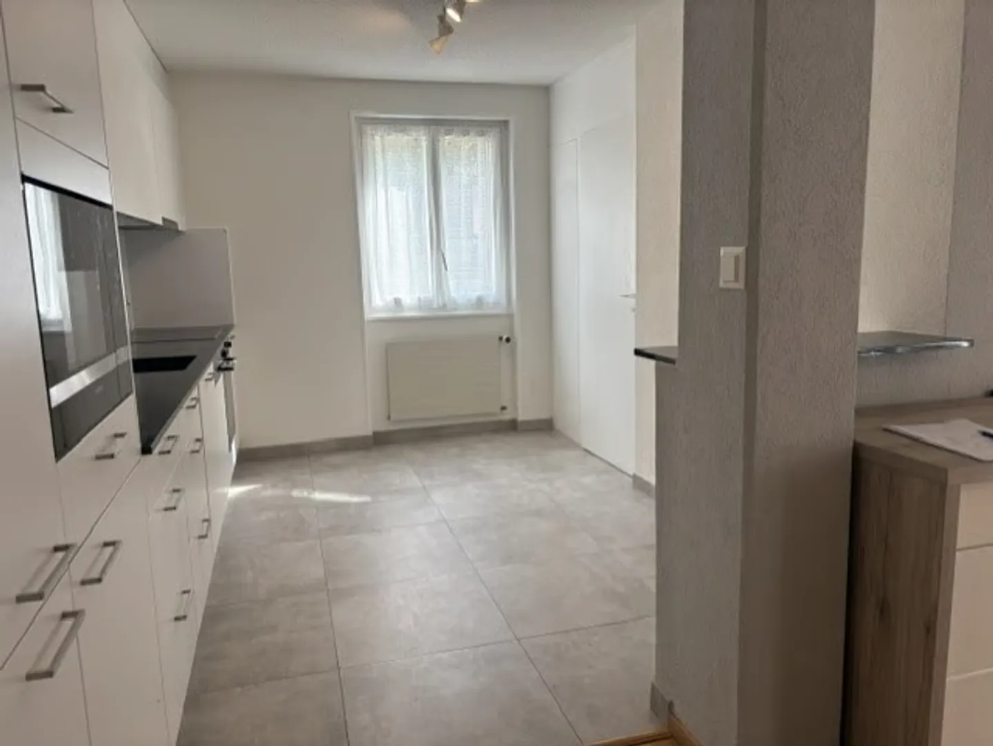 Bel appartement avec terrasse - Photo 3 sur 10