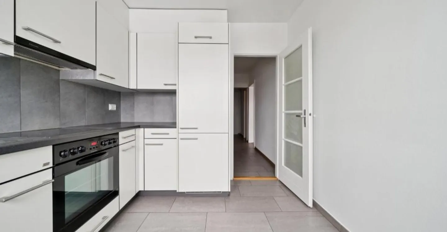 Charming apartment close to the city center - Photo 2 of 5