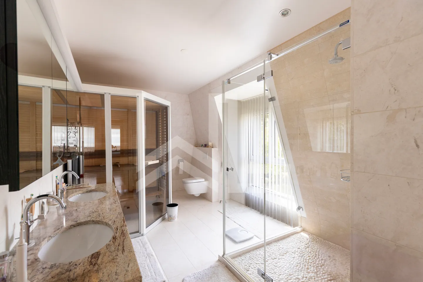 Außergewöhnliches Duplex in Nyon - Eleganz, Licht und absoluter Komfort - Foto 12 von 18
