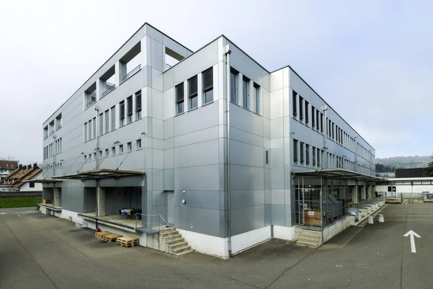 Commercial space directly at the loading ramp - Photo 1 of 7