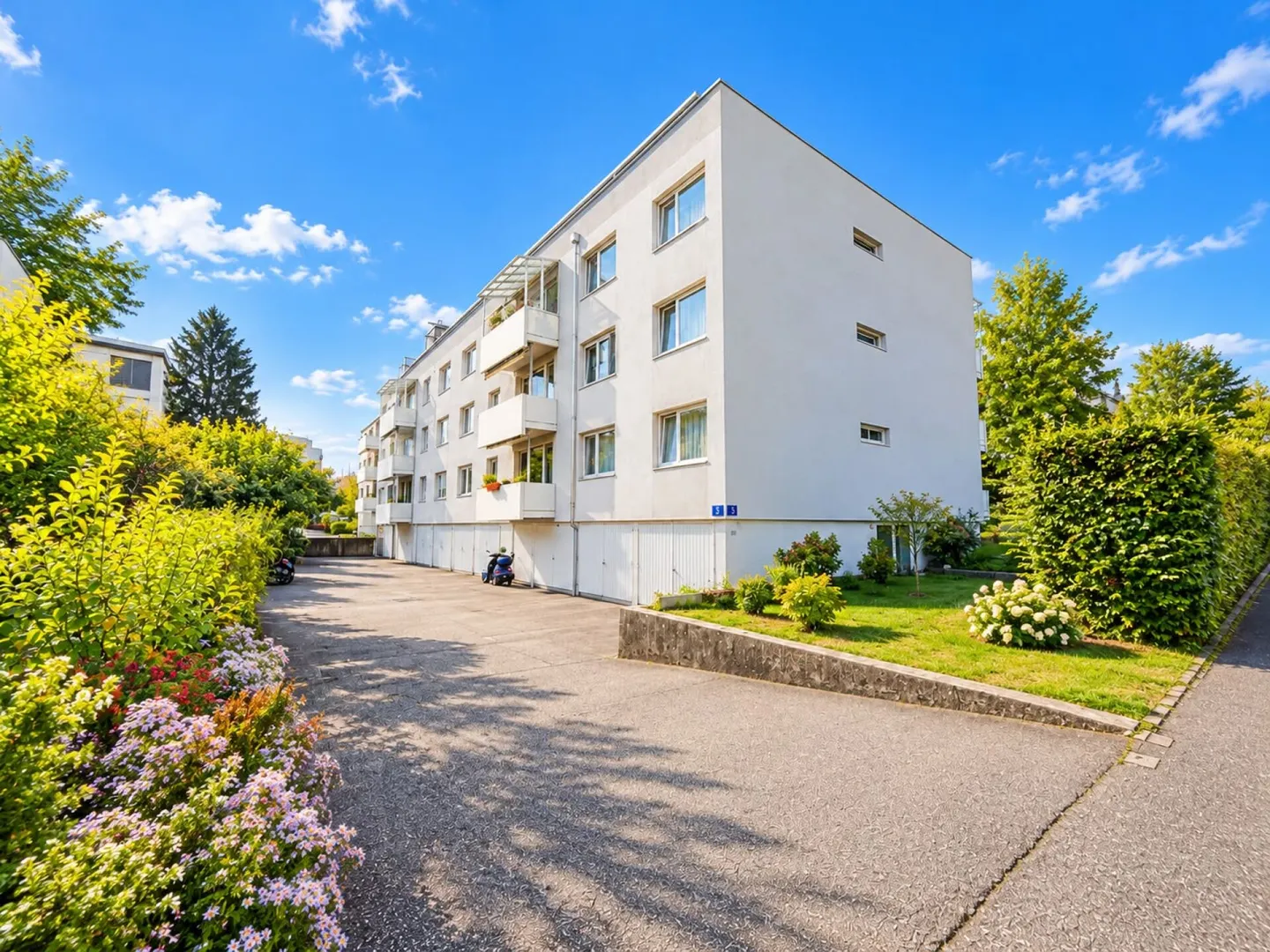 Centrally Located Apartment with Balcony and Good Sunlight - Photo 3 of 8