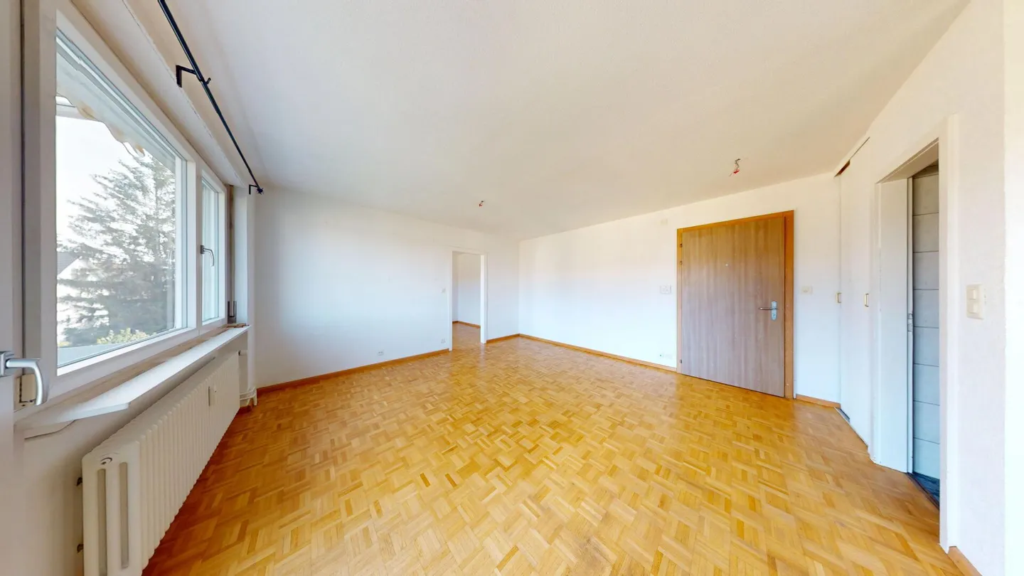 Centrally Located Apartment with Balcony and Good Sunlight - Photo 5 of 8