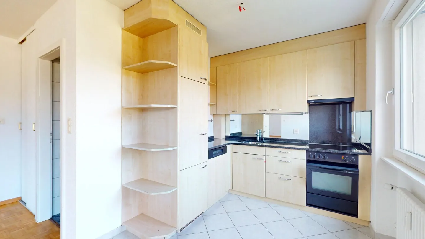 Centrally Located Apartment with Balcony and Good Sunlight - Photo 6 of 8