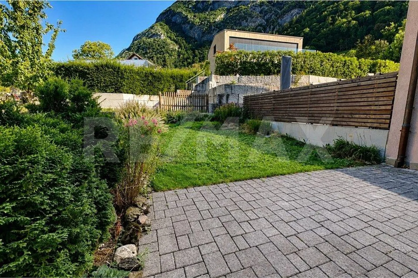 Spacious terraced house in an attractive location - Photo 5 of 13