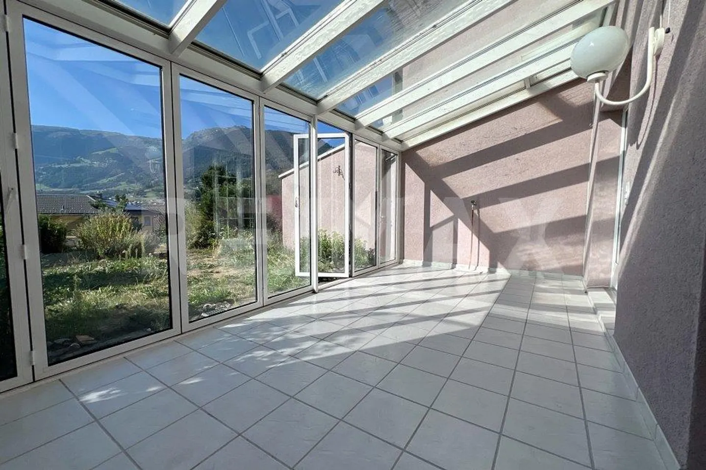 Spacious terraced house in an attractive location - Photo 6 of 13