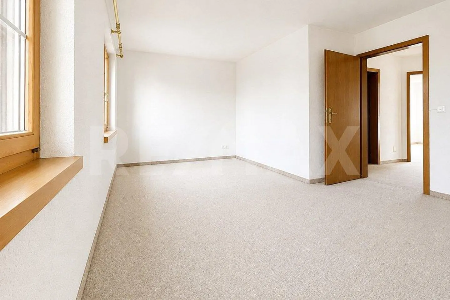 Spacious terraced house in an attractive location - Photo 10 of 13