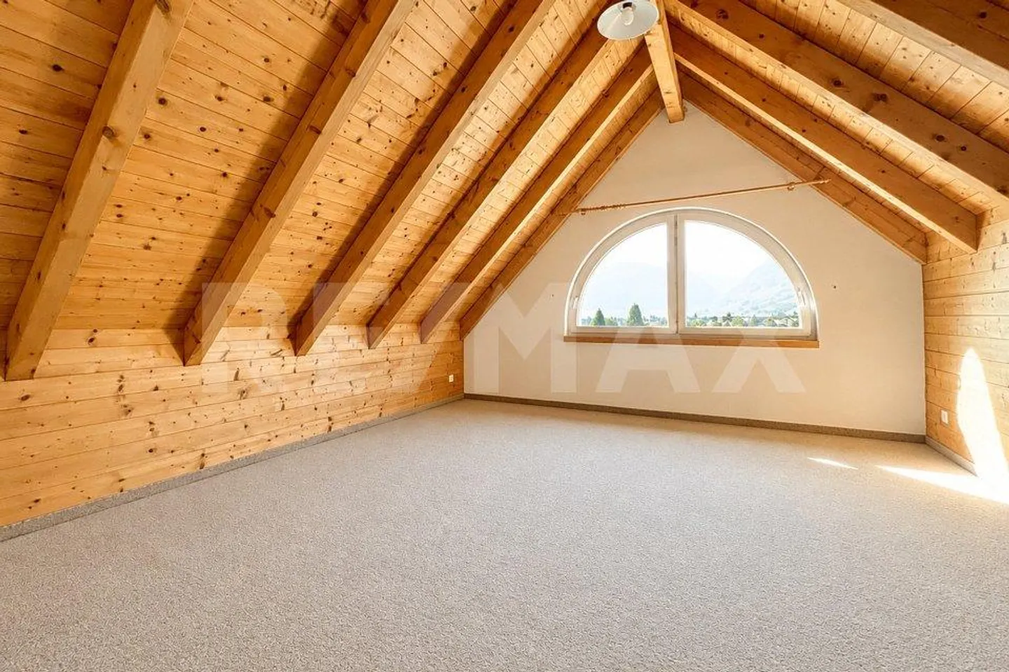 Spacious terraced house in an attractive location - Photo 12 of 13