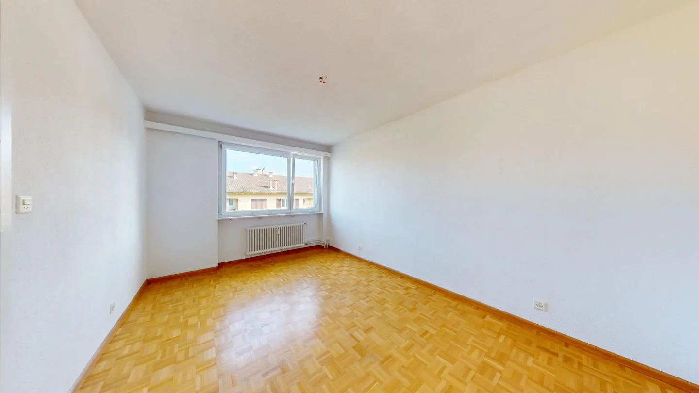 Centrally Located Apartment with Balcony and Good Sunlight - Photo 7 of 8