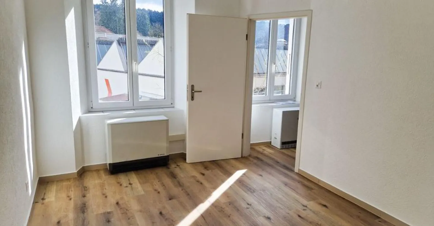 Charming 2.5 Room Apartment - Photo 2 of 4