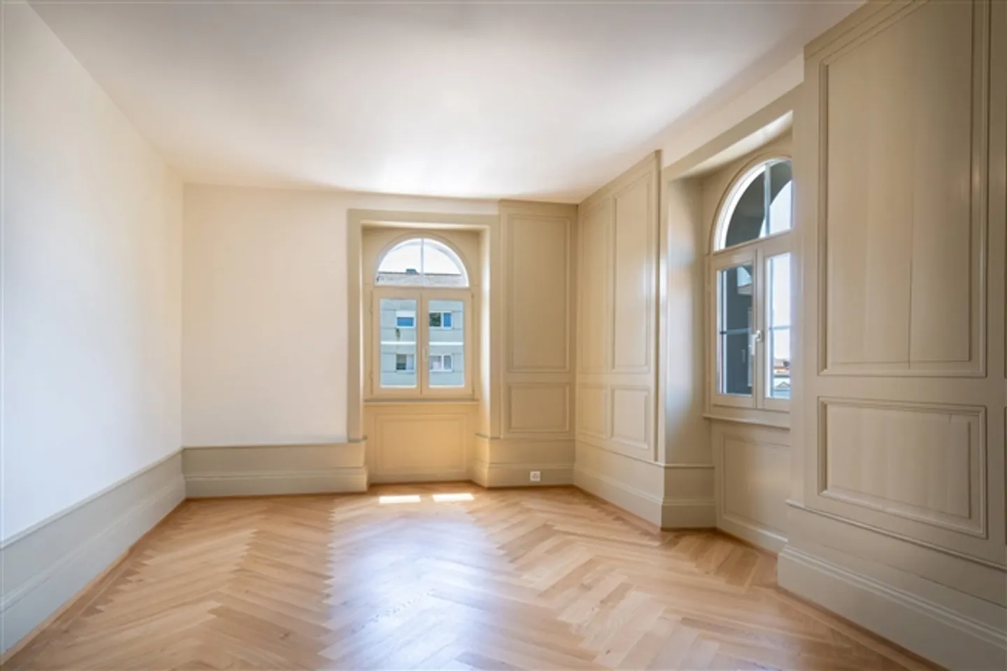 Penthouse - Spacious 3.5 Rooms 99 m2 + Attic in a Renovated Old Building - Photo 1 of 13