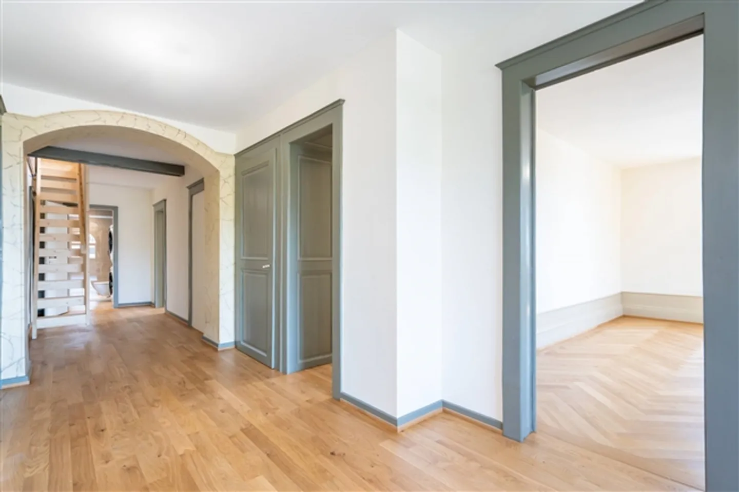 Penthouse - Spacious 3.5 Rooms 99 m2 + Attic in a Renovated Old Building - Photo 4 of 13