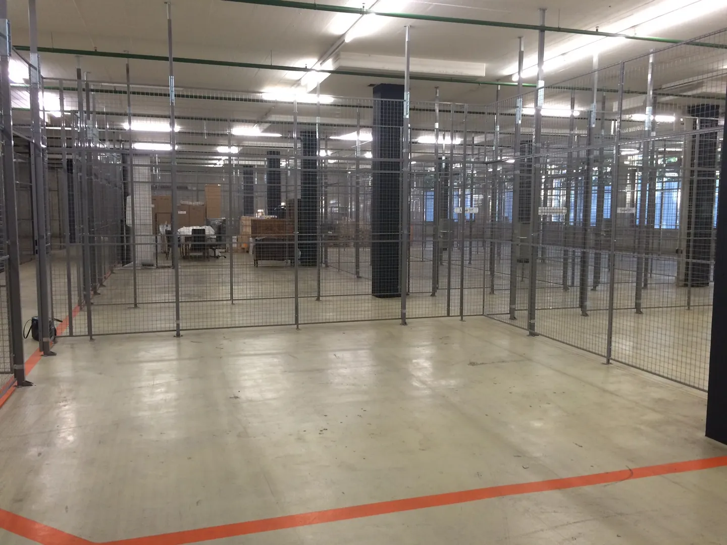 Espace de bureau moderne avec ascenseur - Photo 1 sur 2