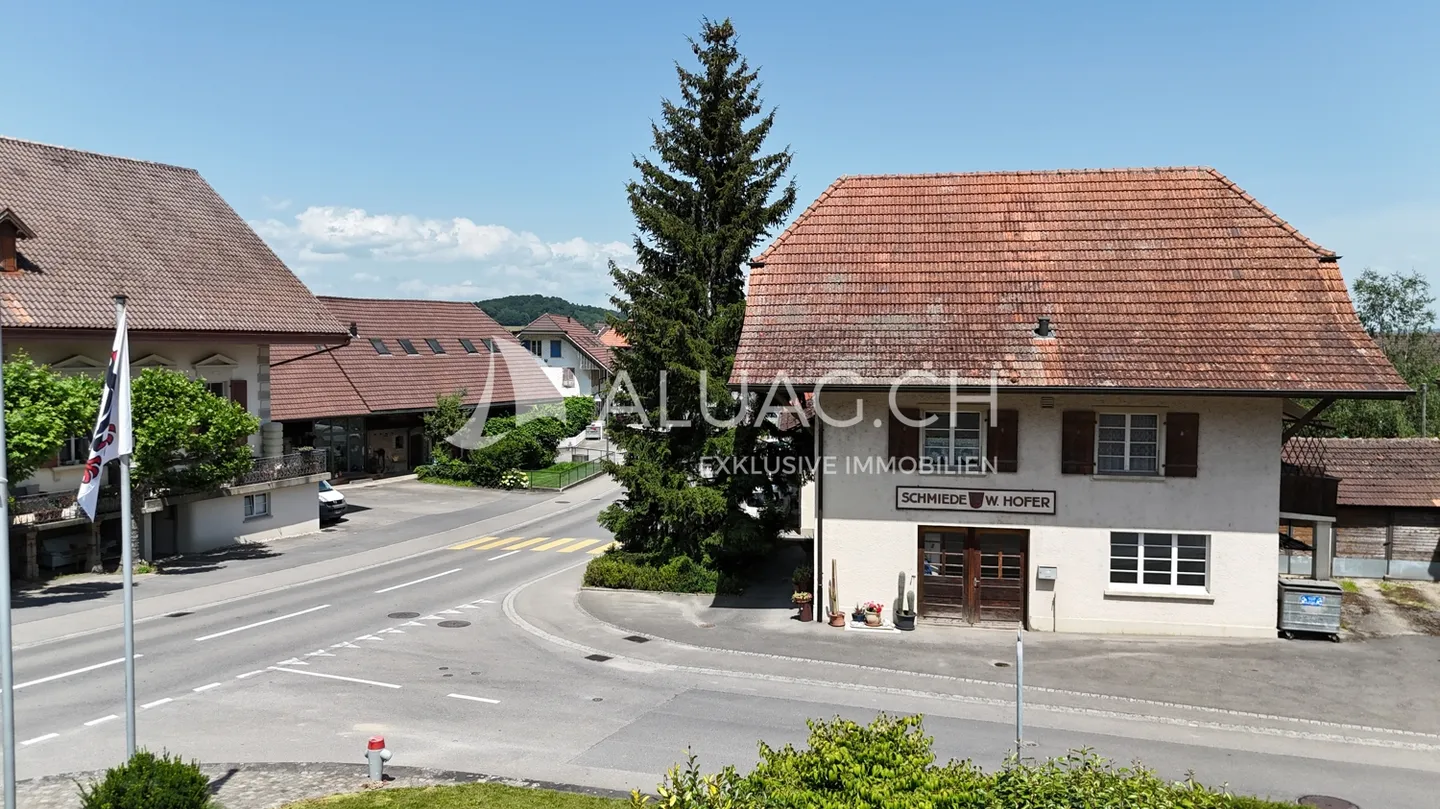 Workshop with Apartment in Prime Location - Photo 2 of 15