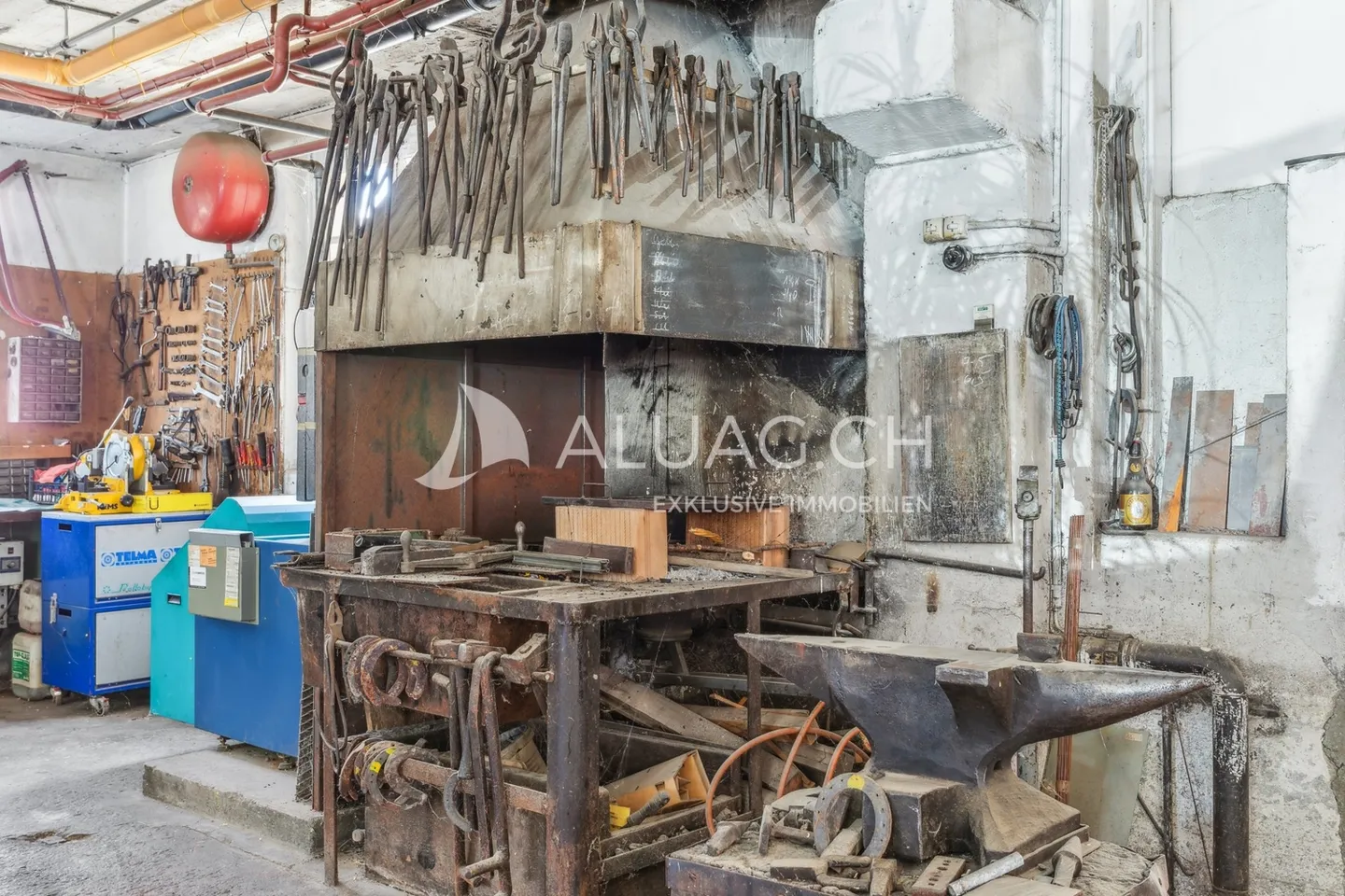 Workshop with Apartment in Prime Location - Photo 4 of 15