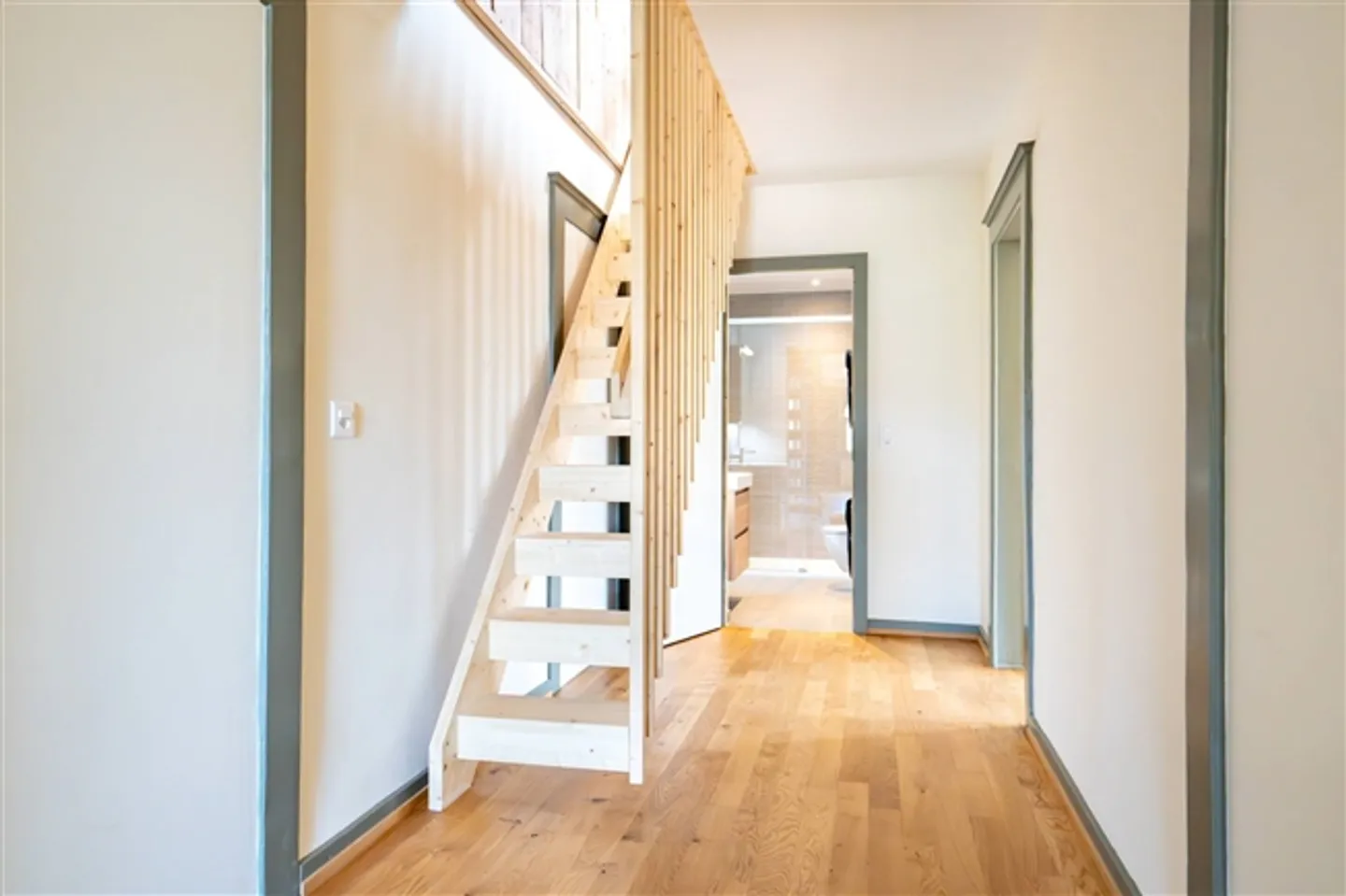 Penthouse - Spacious 3.5 Rooms 99 m2 + Attic in a Renovated Old Building - Photo 9 of 13