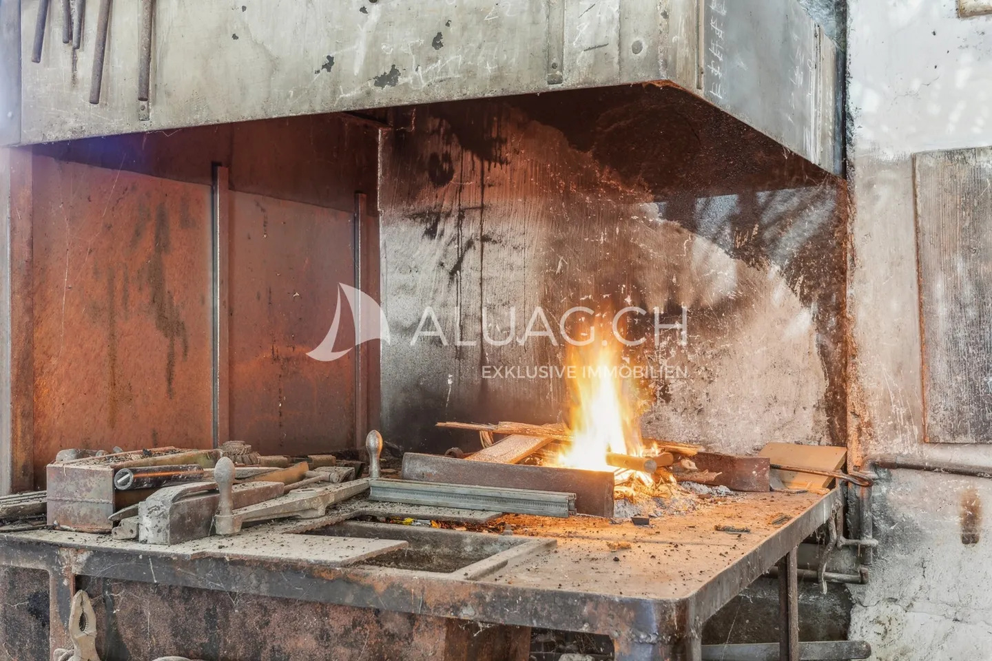 Workshop with Apartment in Prime Location - Photo 5 of 15