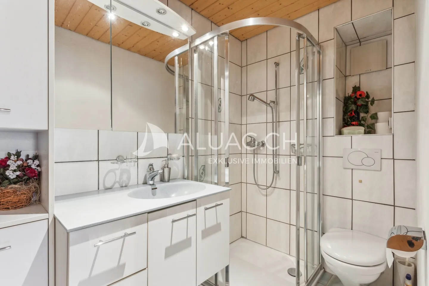 Workshop with Apartment in Prime Location - Photo 12 of 15
