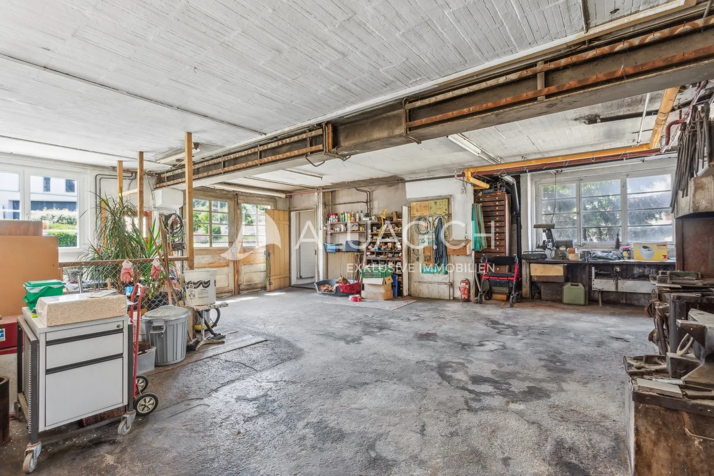 Workshop with Apartment in Prime Location - Photo 14 of 15