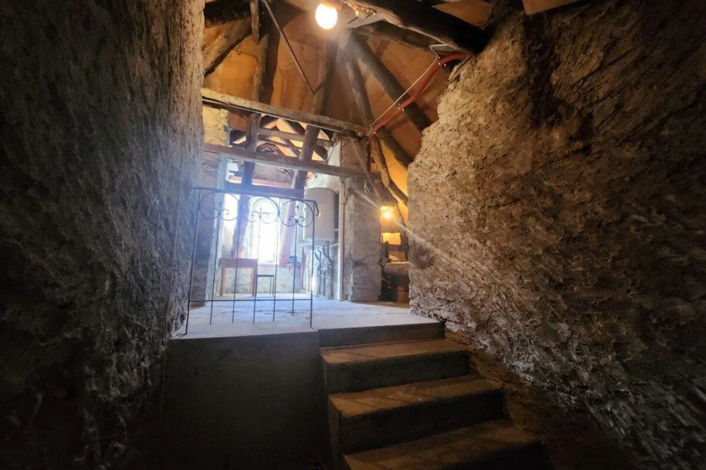 Historisches Mehrfamilienhaus mit Rustico im Herzen von Avegno - Foto 11 von 12