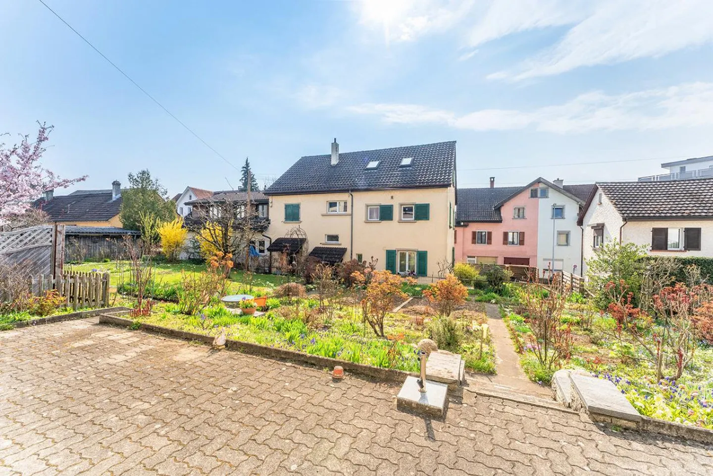 Versatile property with a wonderful garden - Photo 2 of 14