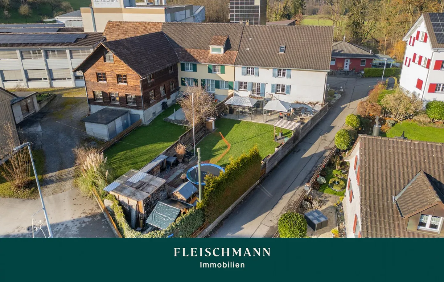 Grande casa unifamiliare con giardino esposto a sud - Foto 1 di 24