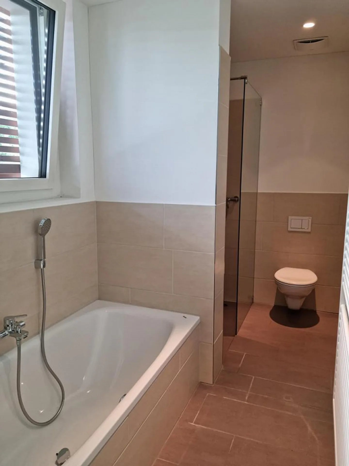 Modern Apartment by the Lake - Photo 3 of 10