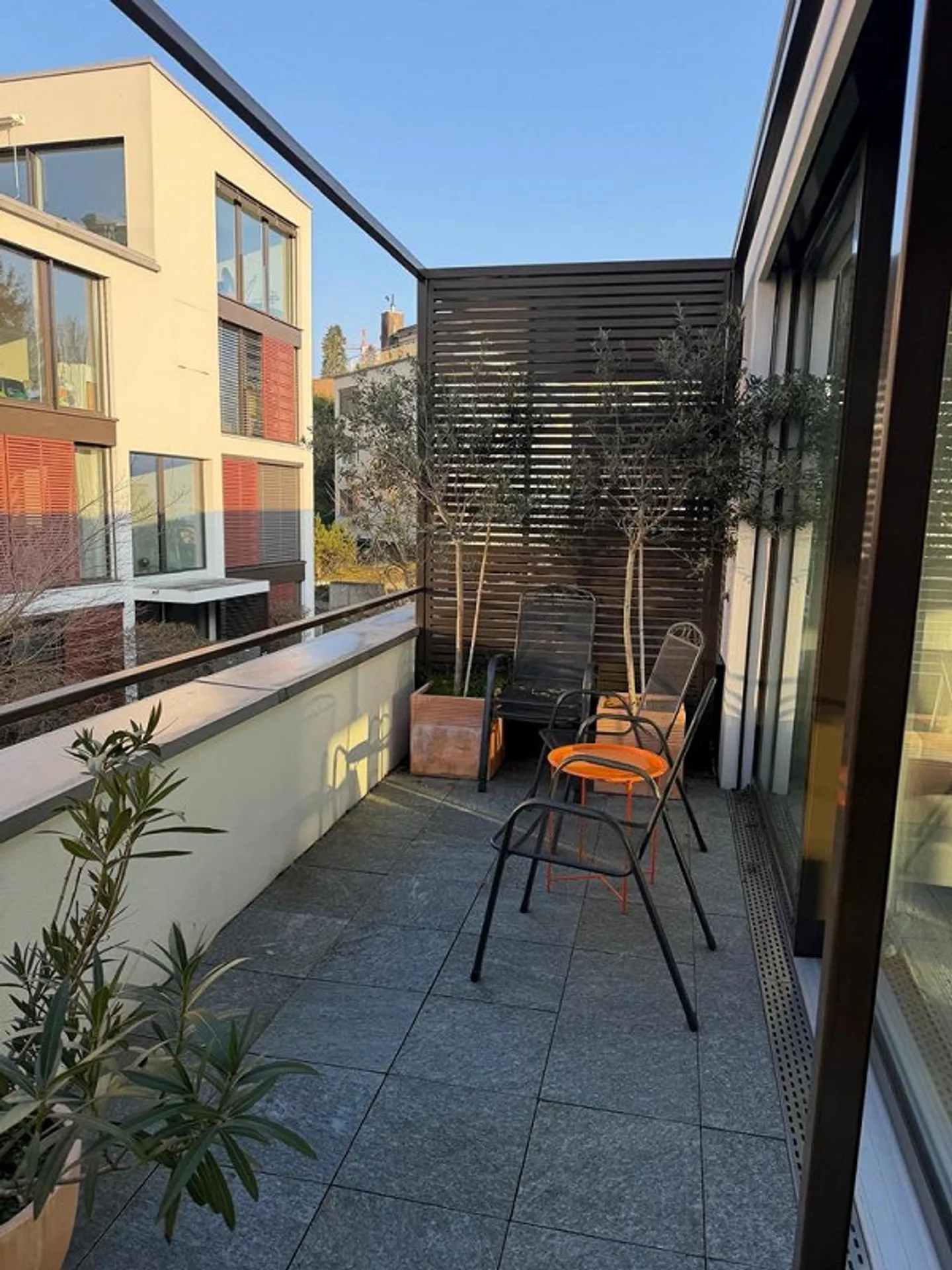 Modern Apartment by the Lake - Photo 10 of 10