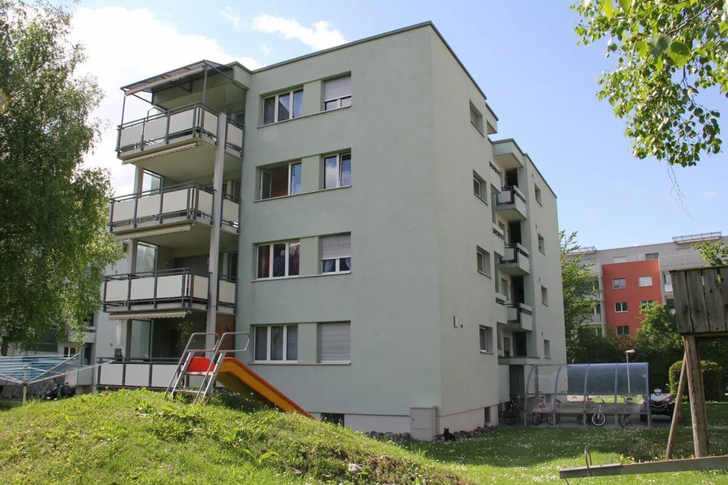 Schöne 4.5-Zi-Wohnung mit 2 Balkonen - laufend erneuert - Foto 1 von 9