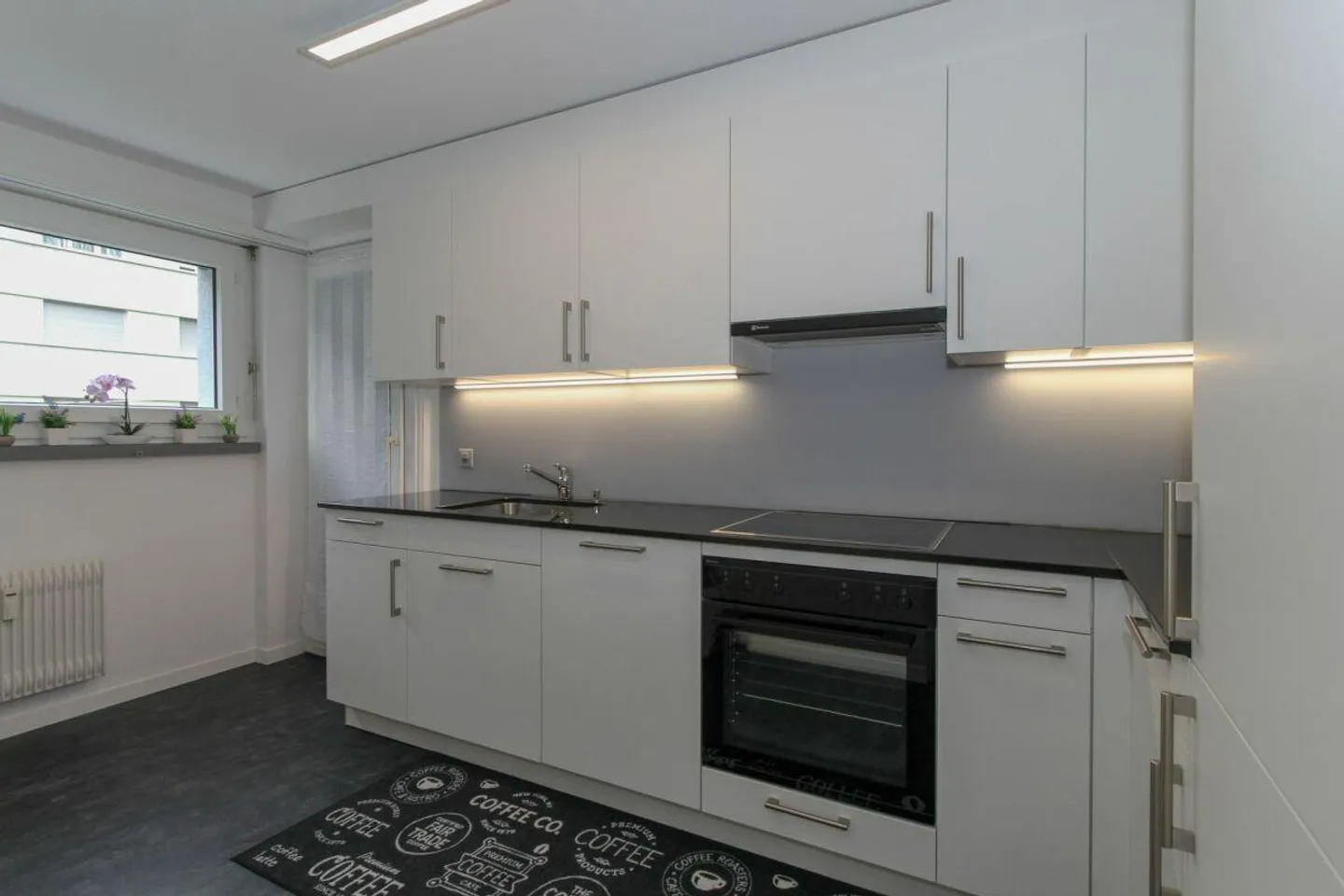 Schöne 4.5-Zi-Wohnung mit 2 Balkonen - laufend erneuert - Foto 3 von 9