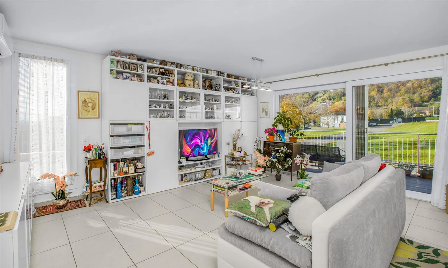 Modern and spacious semi-detached house 6.5 with pool in Bedano - Photo 1 of 8
