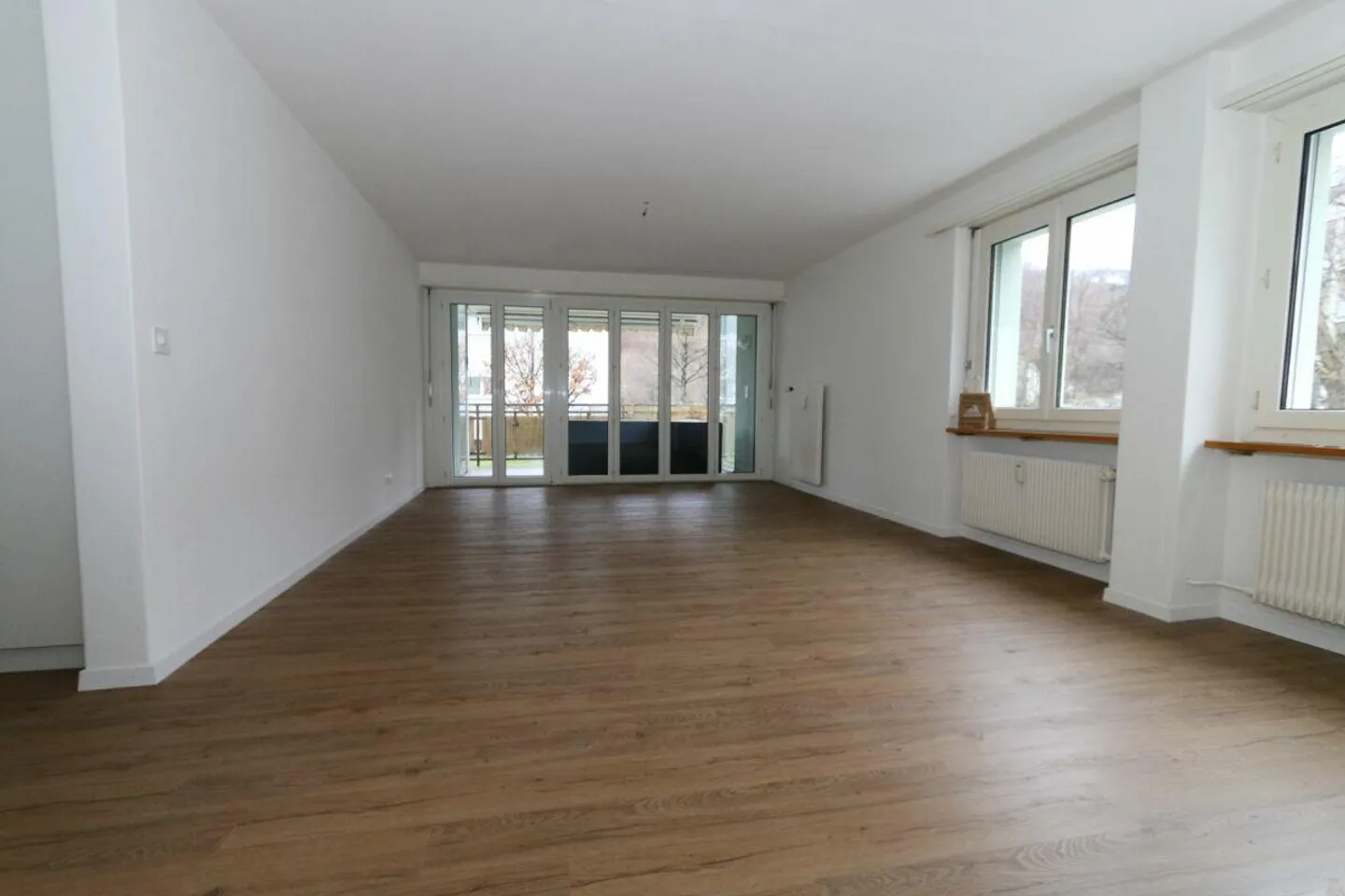 Schöne 4.5-Zi-Wohnung mit 2 Balkonen - laufend erneuert - Foto 4 von 9