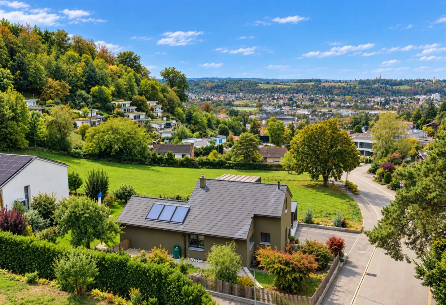 Charmantes Einfamilienhaus mit Garten - Foto 1 von 14