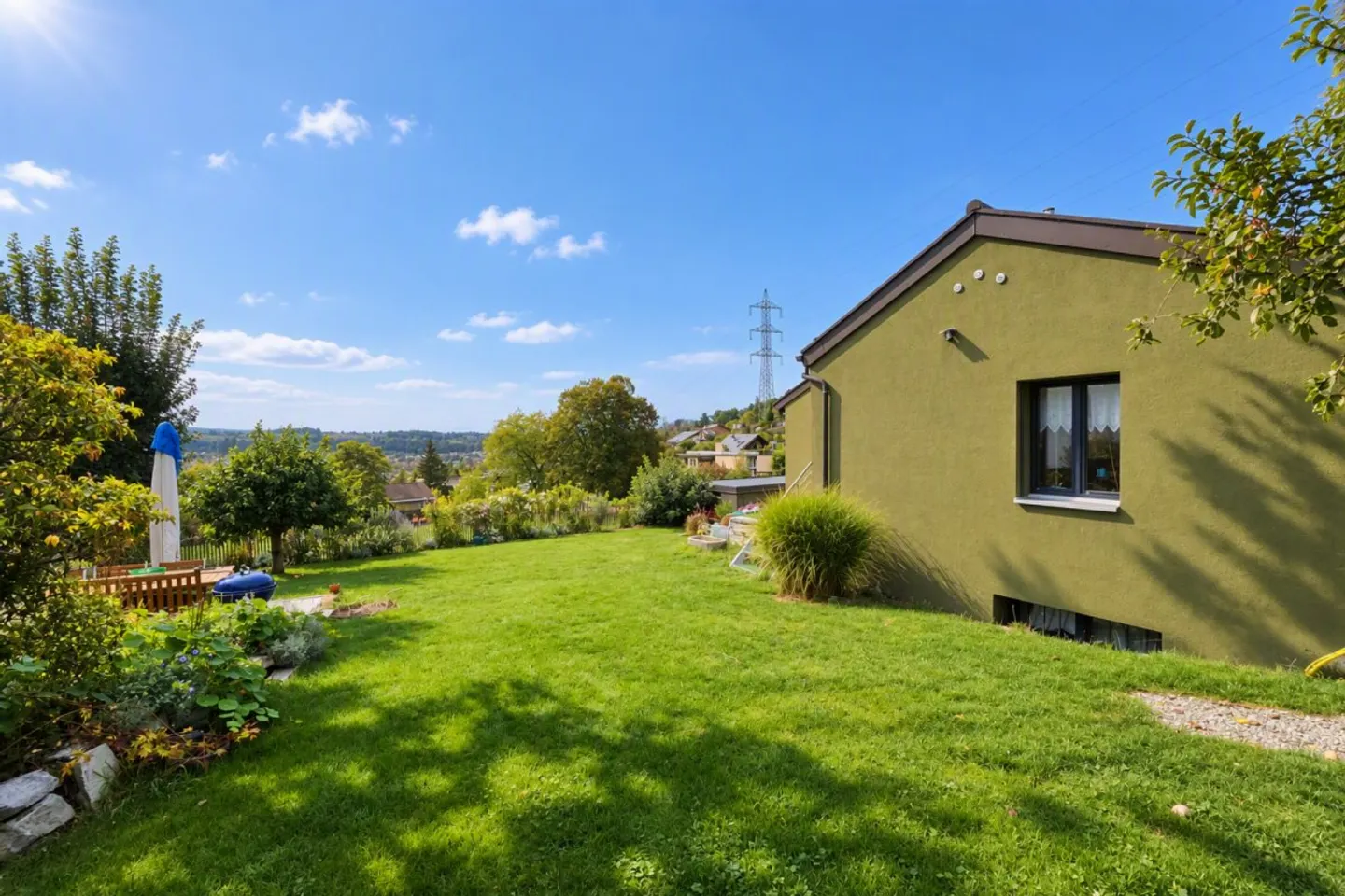 Charmantes Einfamilienhaus mit Garten - Foto 3 von 14
