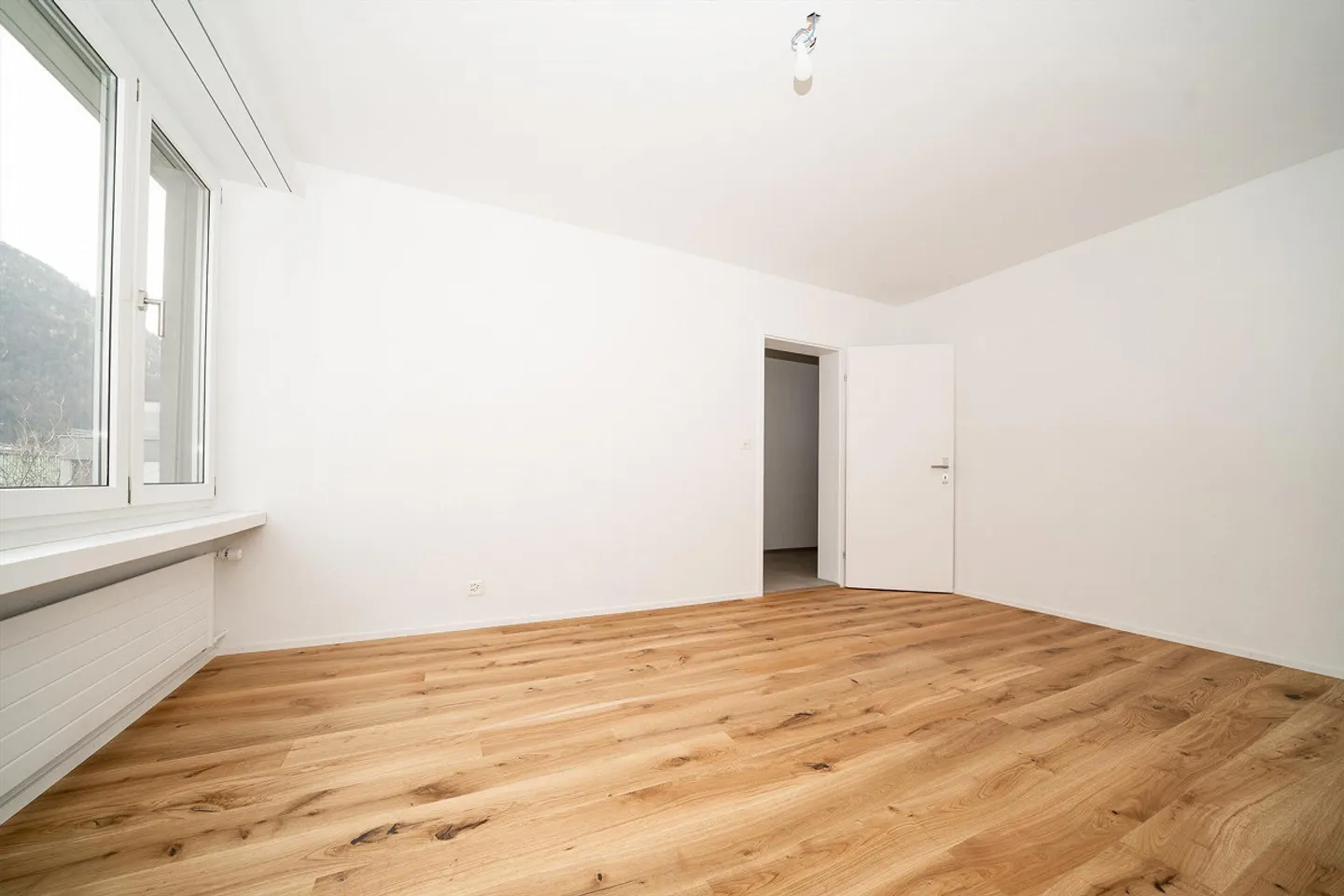 Spacious, completely renovated 5.5-room apartment with high standard of finish - Photo 8 of 10