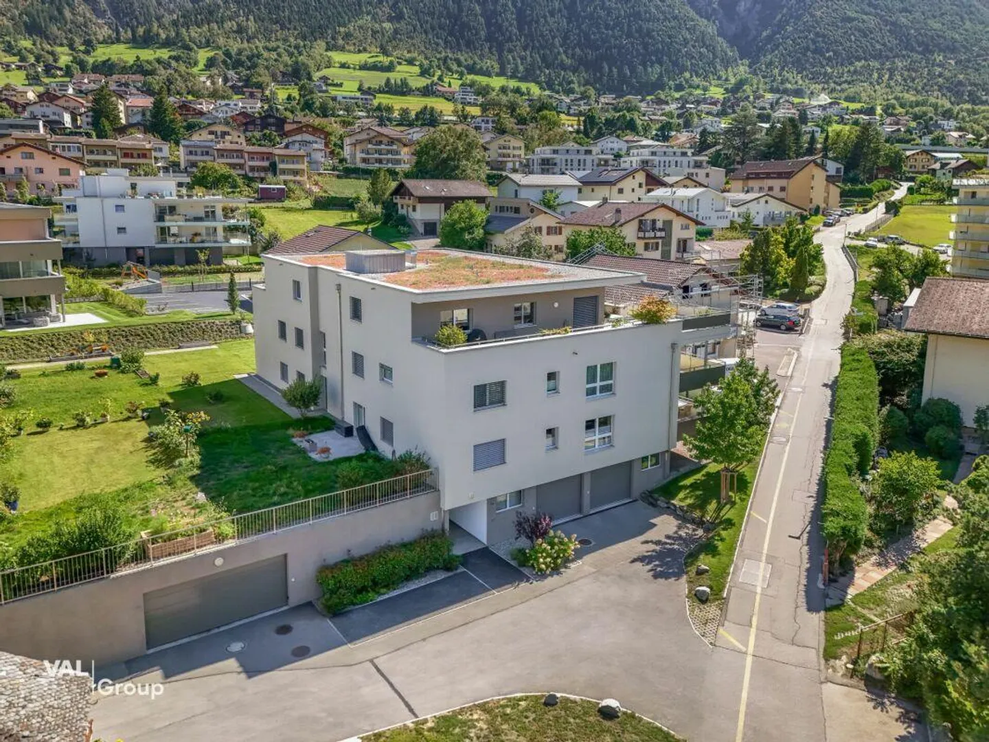 Newly built, bright apartment with generous private green space - Photo 15 of 18