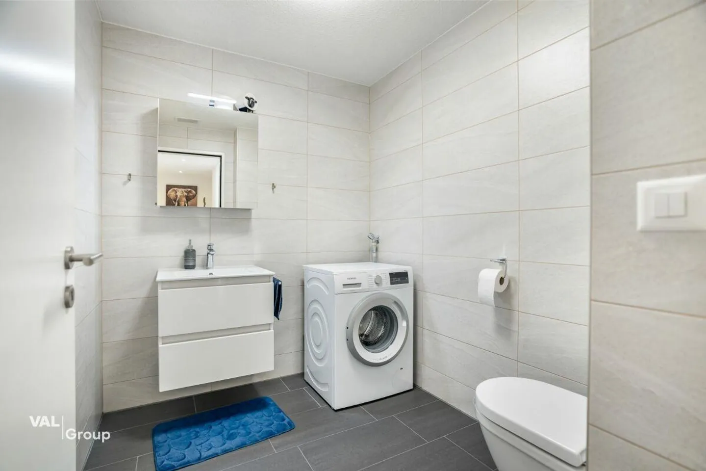 Newly built, bright apartment with generous private green space - Photo 9 of 18