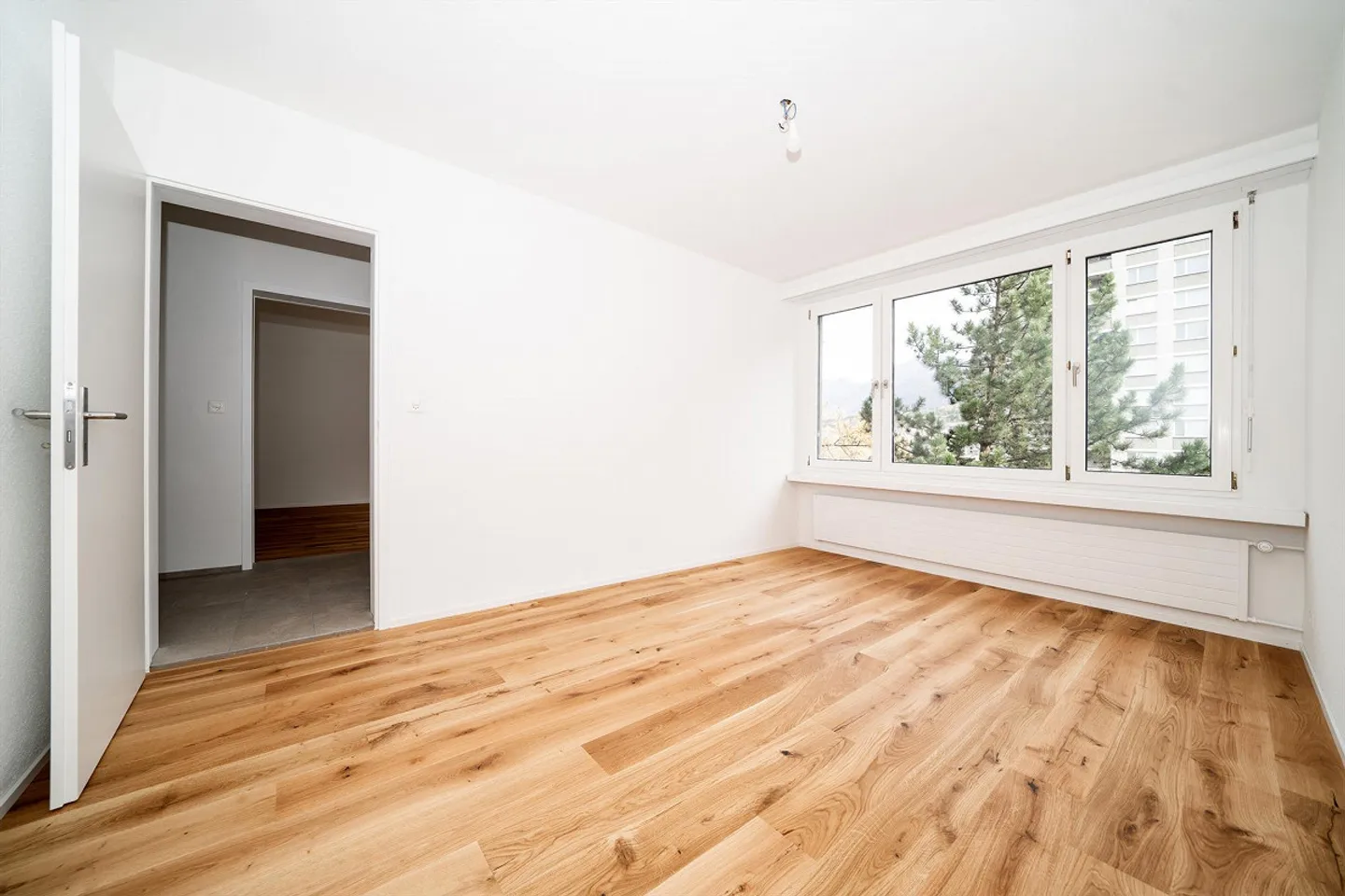 Spacious, completely renovated 5.5-room apartment with high standard of finish - Photo 9 of 10