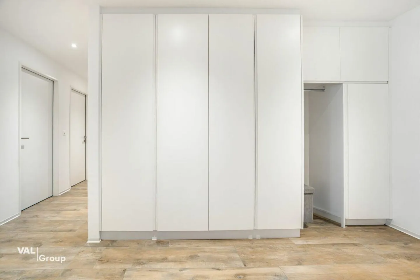 Newly built, bright apartment with generous private green space - Photo 10 of 18
