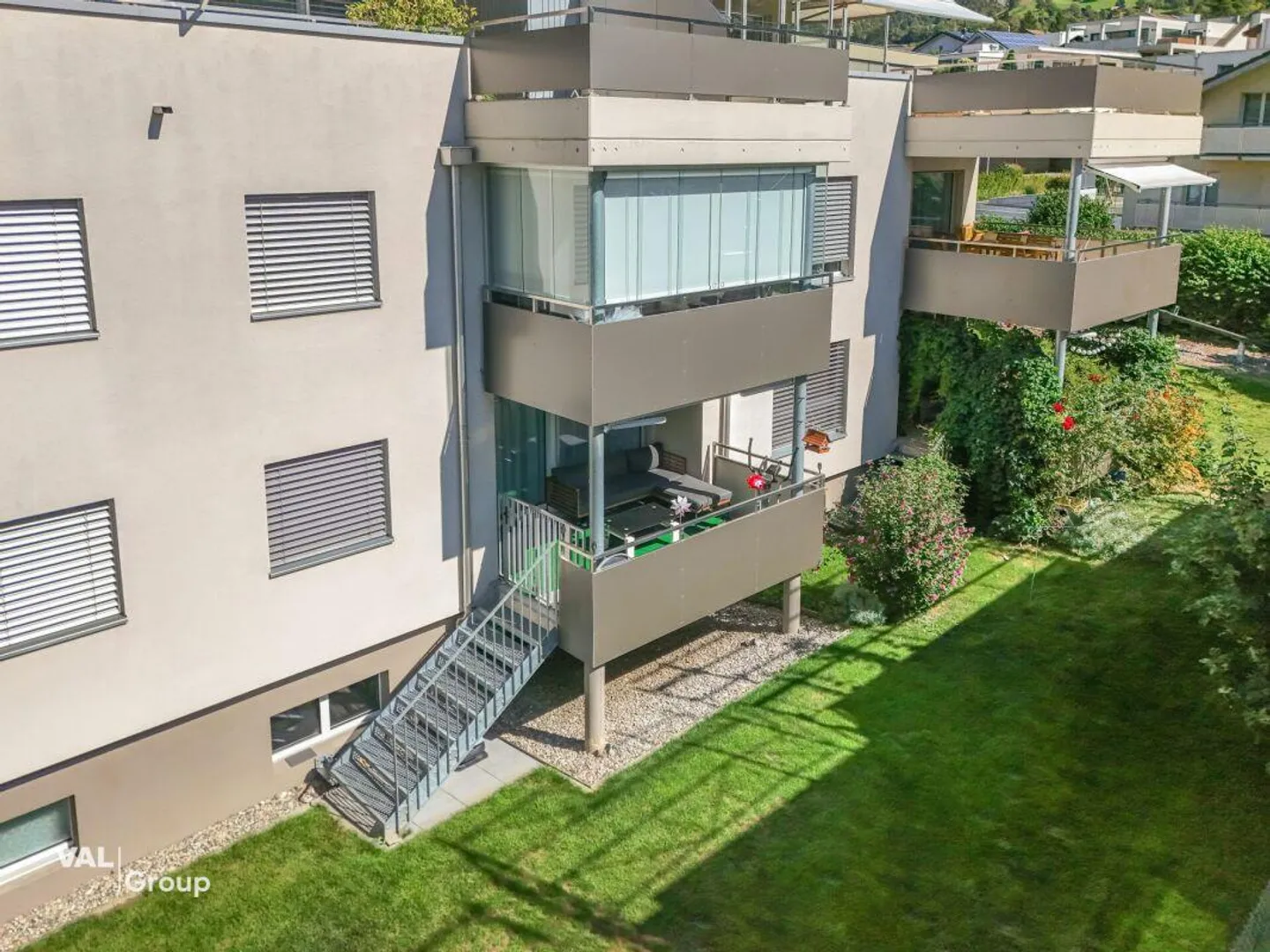 Newly built, bright apartment with generous private green space - Photo 12 of 18