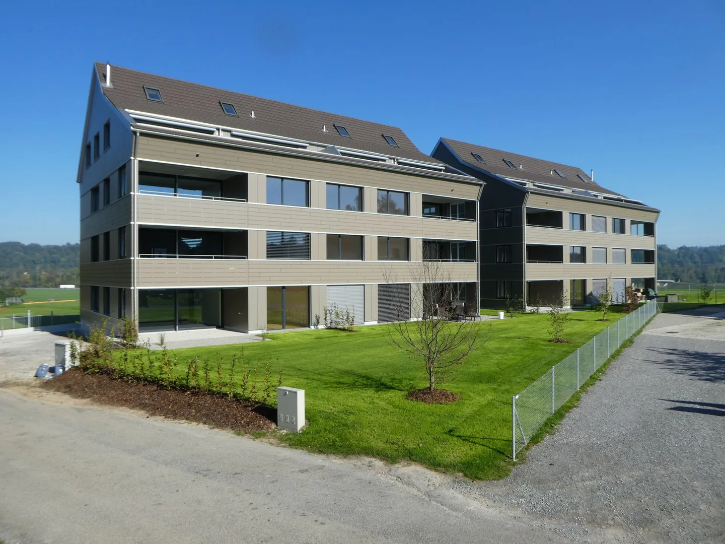 Places de stationnement à louer - Photo 2 sur 2