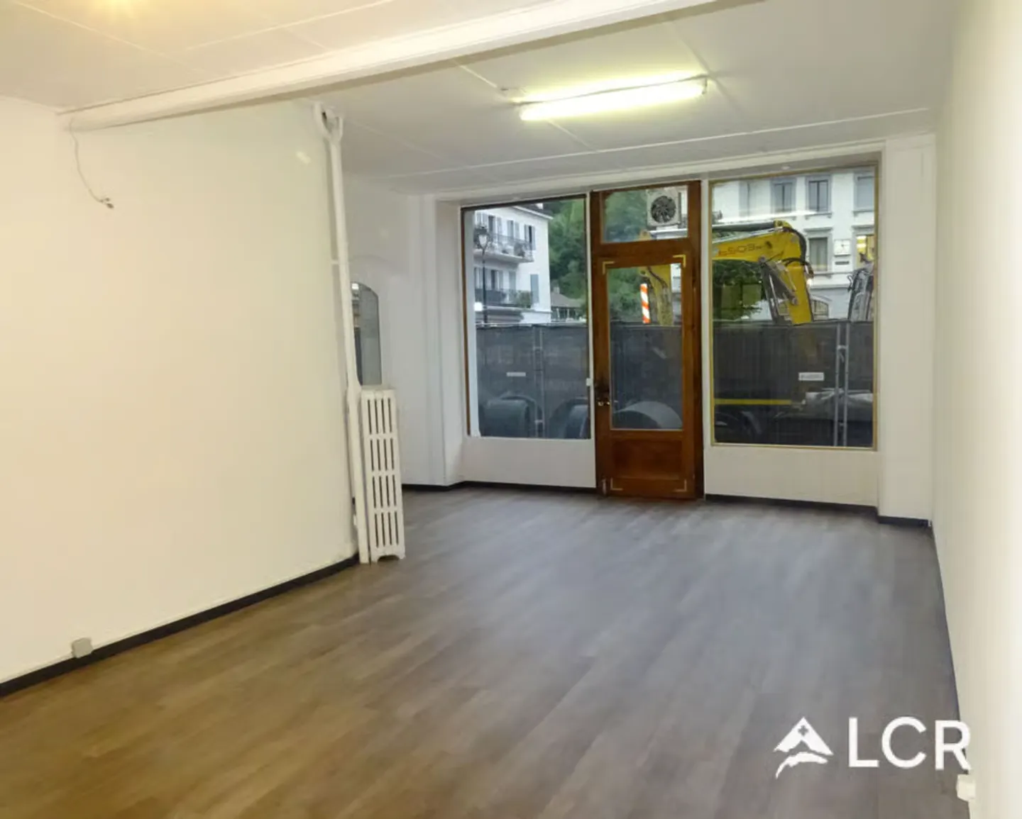 Schönes Ertragsgebäude / 5 Wohnungen / 2 Gewerbeeinheiten - Foto 3 von 13